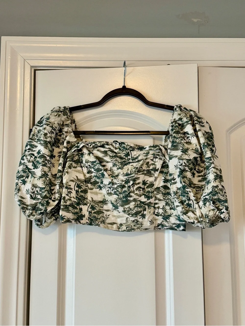 Abercrombie & Fitch White Top with Green Botanical Print and Puff Sleeves